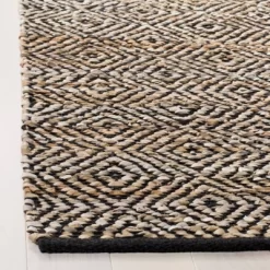 Iona Geometric Accent Rug - Safavieh